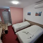 Nays Hotel 2*