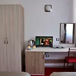 Nays Hotel Madan