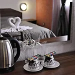 Nays Hotel Madan