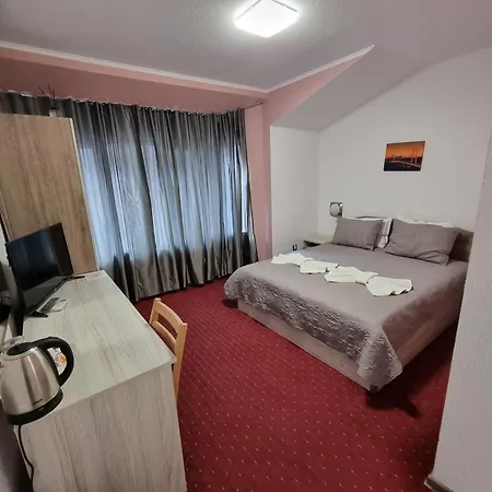 Nays Szálloda Madan