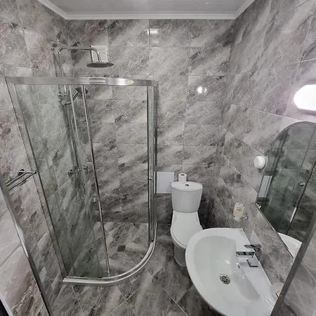 Nays Hotel Madan