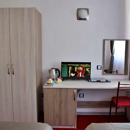 Nays Hotel Madan